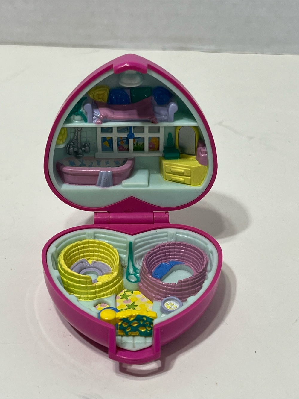 POLLY POCKET vintage 1993 heart compact only precious puppies no figures